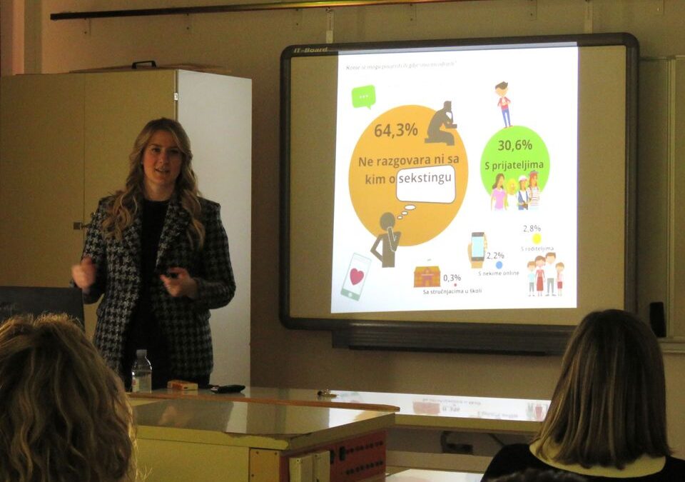 Nastavnici i roditelji poslušali predavanje o elektroničkom nasilju